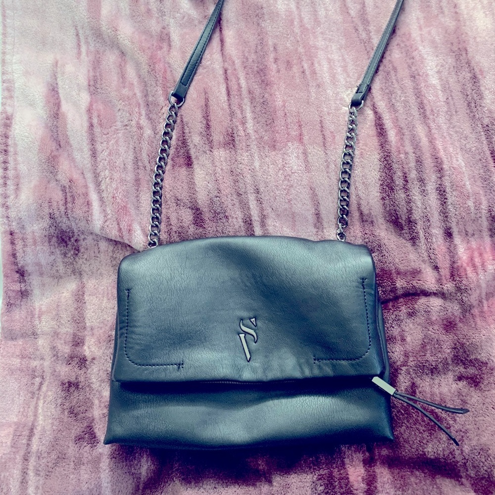Super cute VERA WANG cross body bag